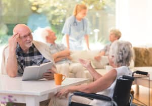 does medicare or medicaid cover assisted living